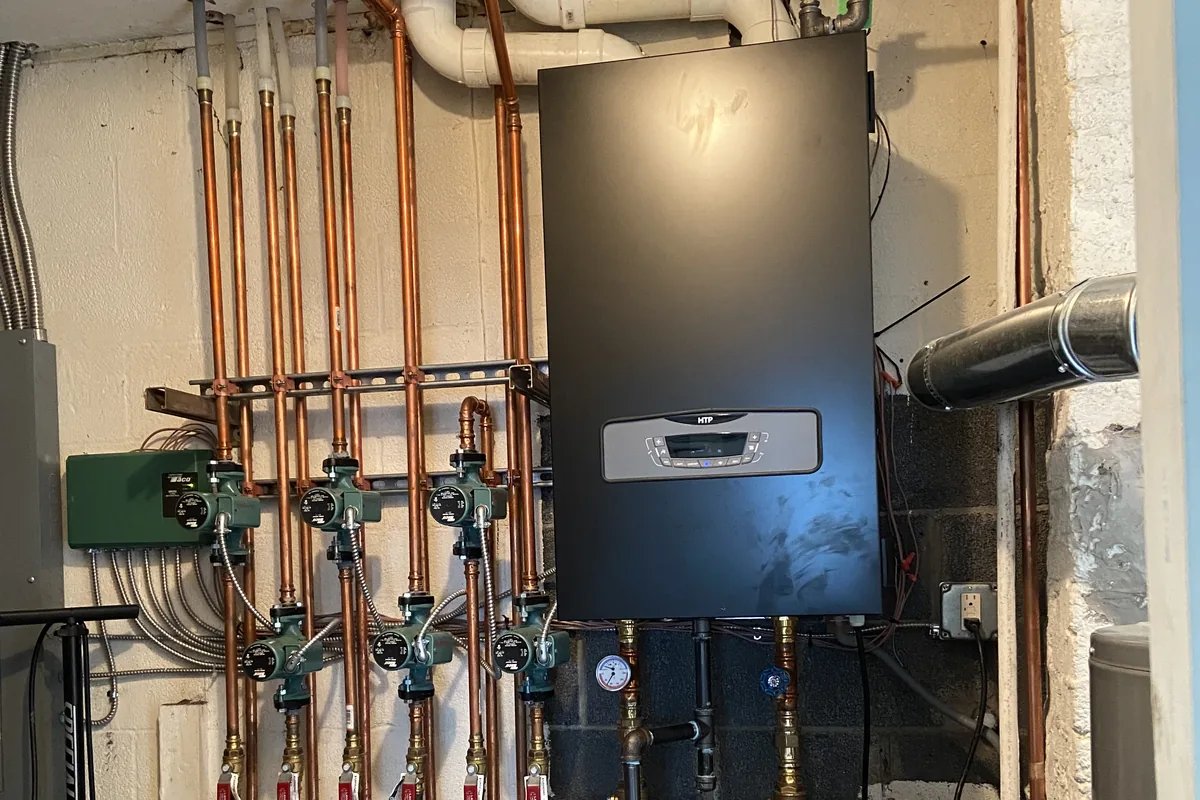 Wall-mounted boiler with a multi-zone copper manifold and zone valves